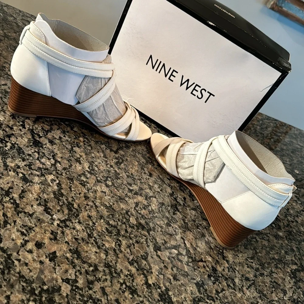 Nine West praline 3 white wedge strap sandal NIB 10.5